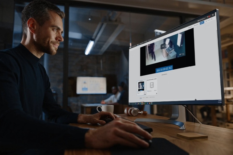 Cheshire Constabulary Customer Video - NiCE Deployment Man and screen feature